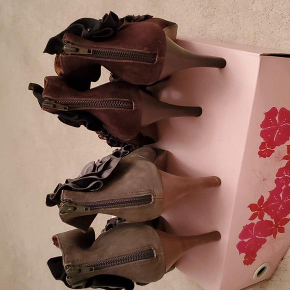 Two Pairs of Gray Color & Dark Brown Suede Poetic License Heels - Picture 12 of 12
